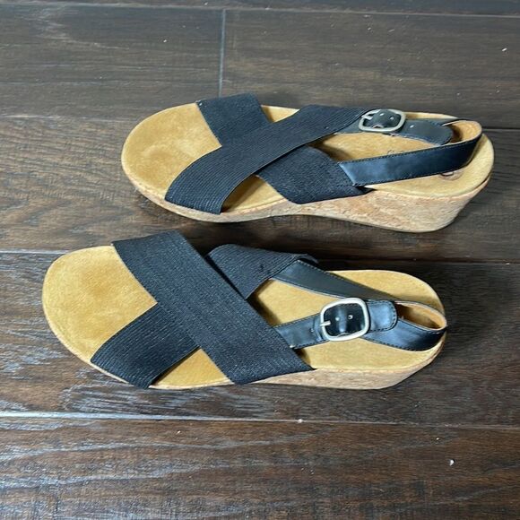 MICHELLE D BLACK WEDGE SANDAL SIZE 10 - Picture 4 of 8